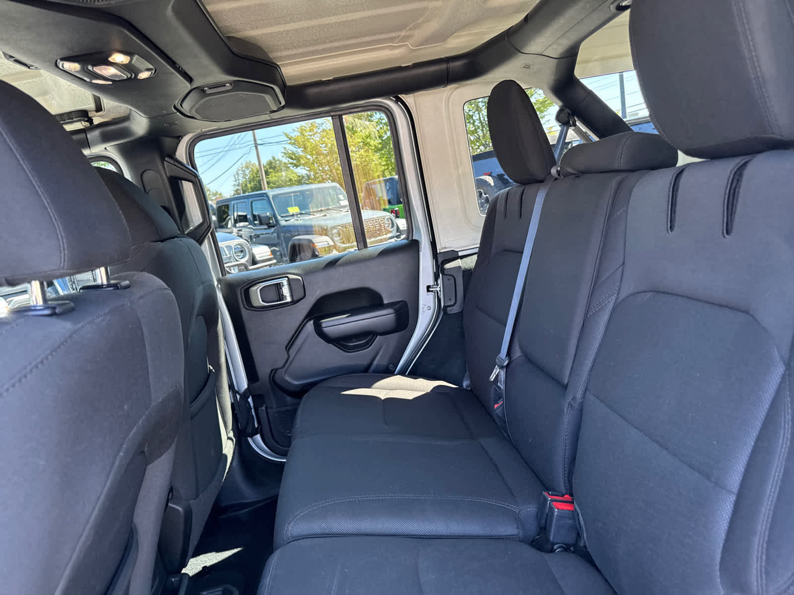 Used 2023 Jeep Wrangler Unlimited image 30