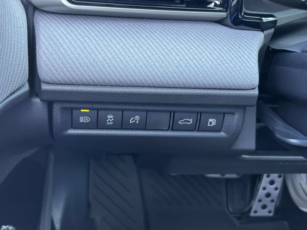 New 2026 Toyota Camry Hybrid FWD image 17