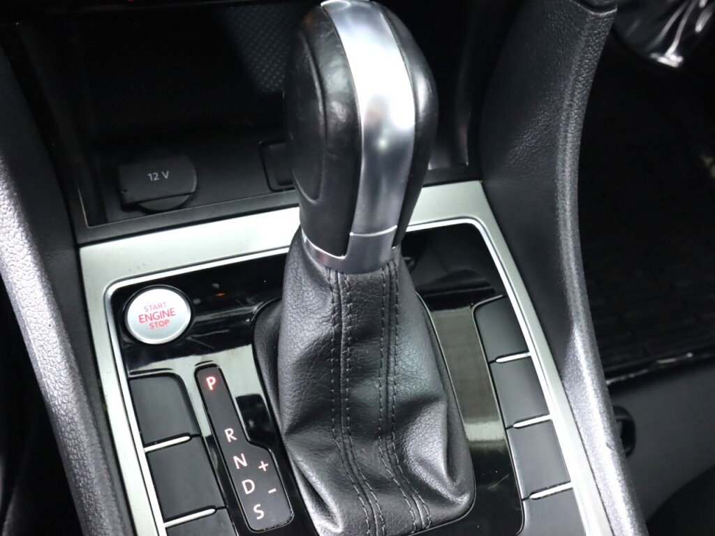 Used 2020 Volkswagen Passat 2.0T SE image 24