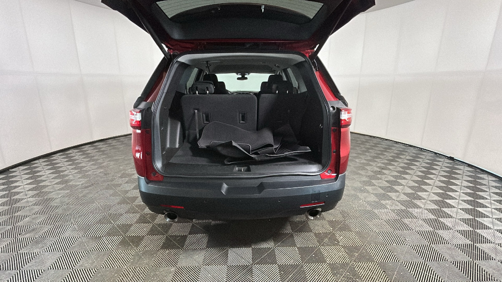 Used 2018 Chevrolet Traverse LT FWD image 35