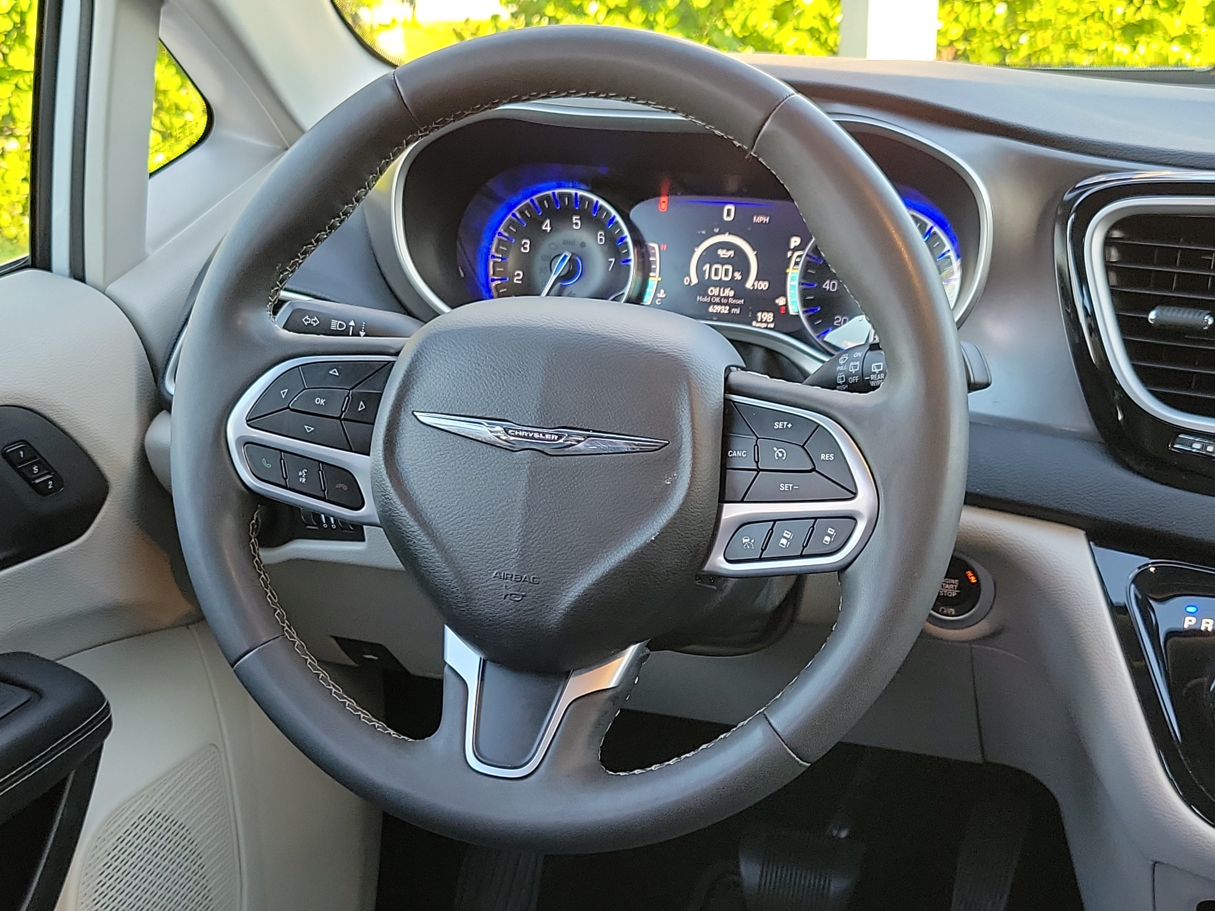 Used 2024 Chrysler Pacifica Touring-L FWD image 17