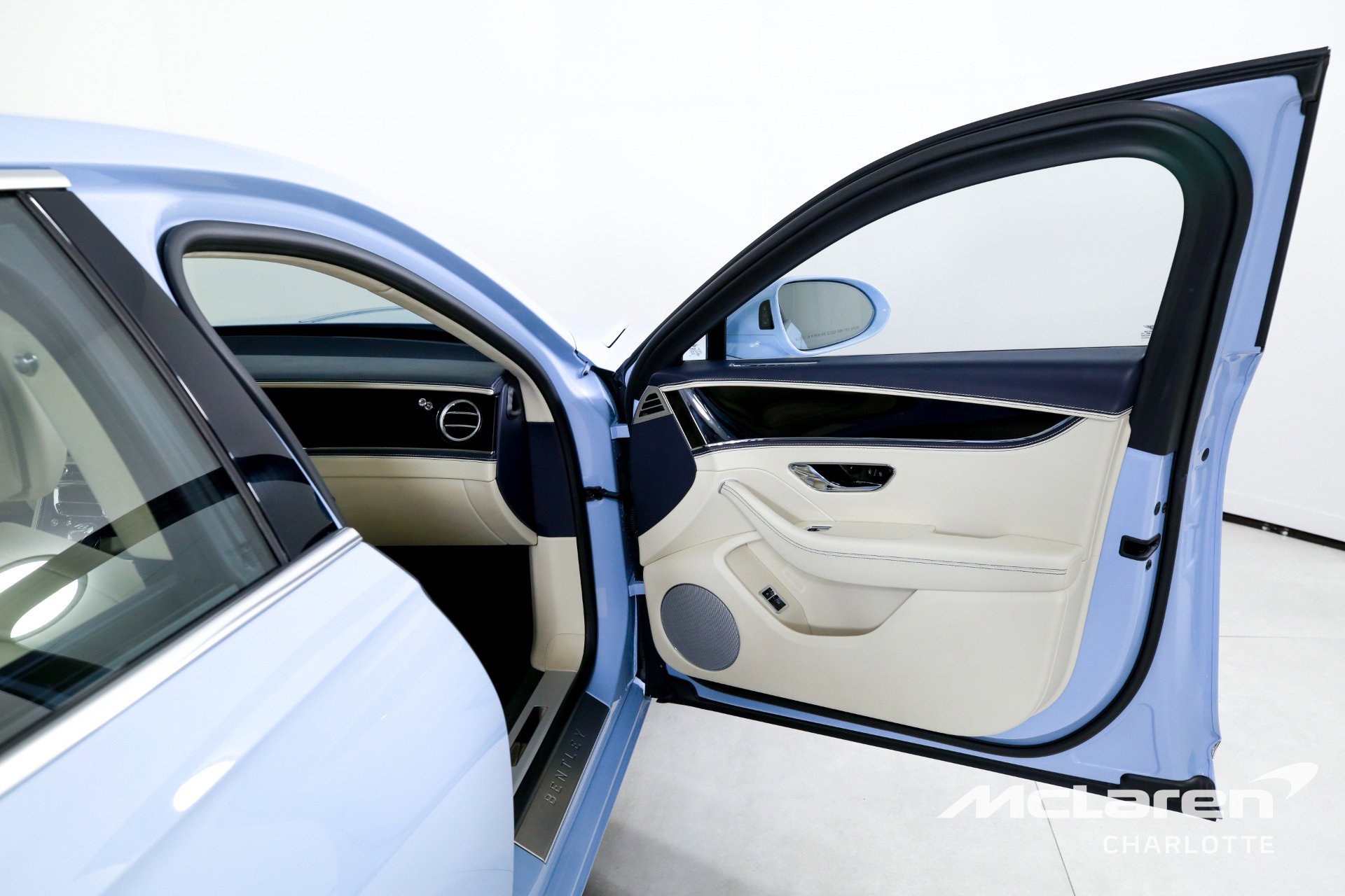 Used 2022 Bentley Flying Spur V8 image 25