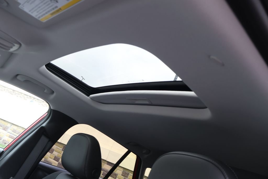 New 2026 Chevrolet Trax LT w/ Sunroof Package FWD image 16