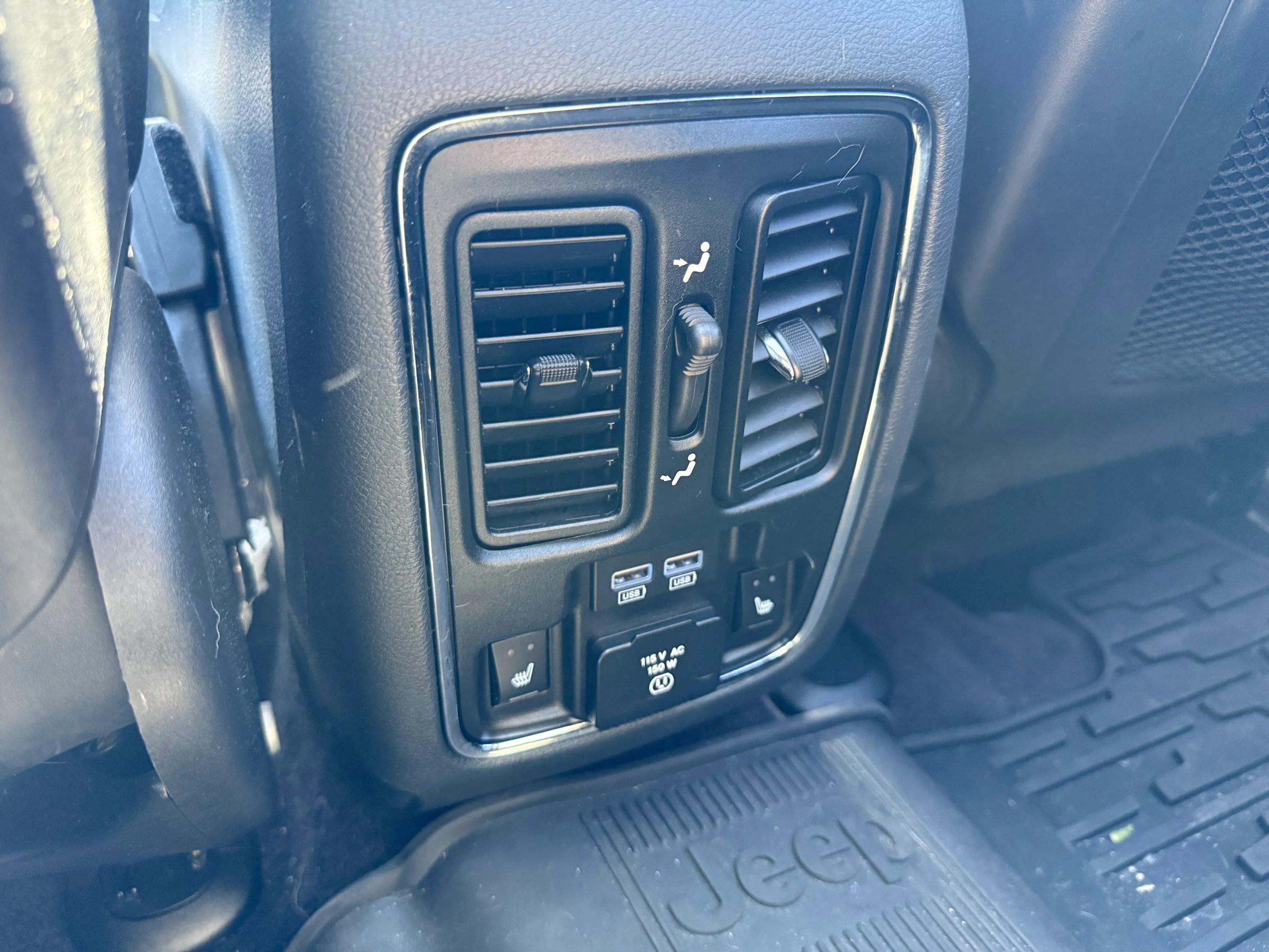 Used 2017 Jeep Grand Cherokee Overland AWD/4WD image 16
