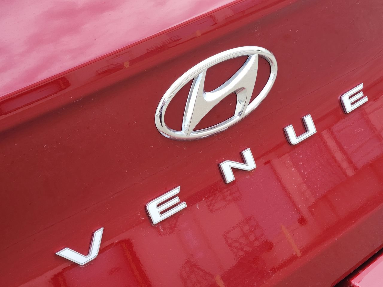 Used 2025 Hyundai Venue SE FWD image 8