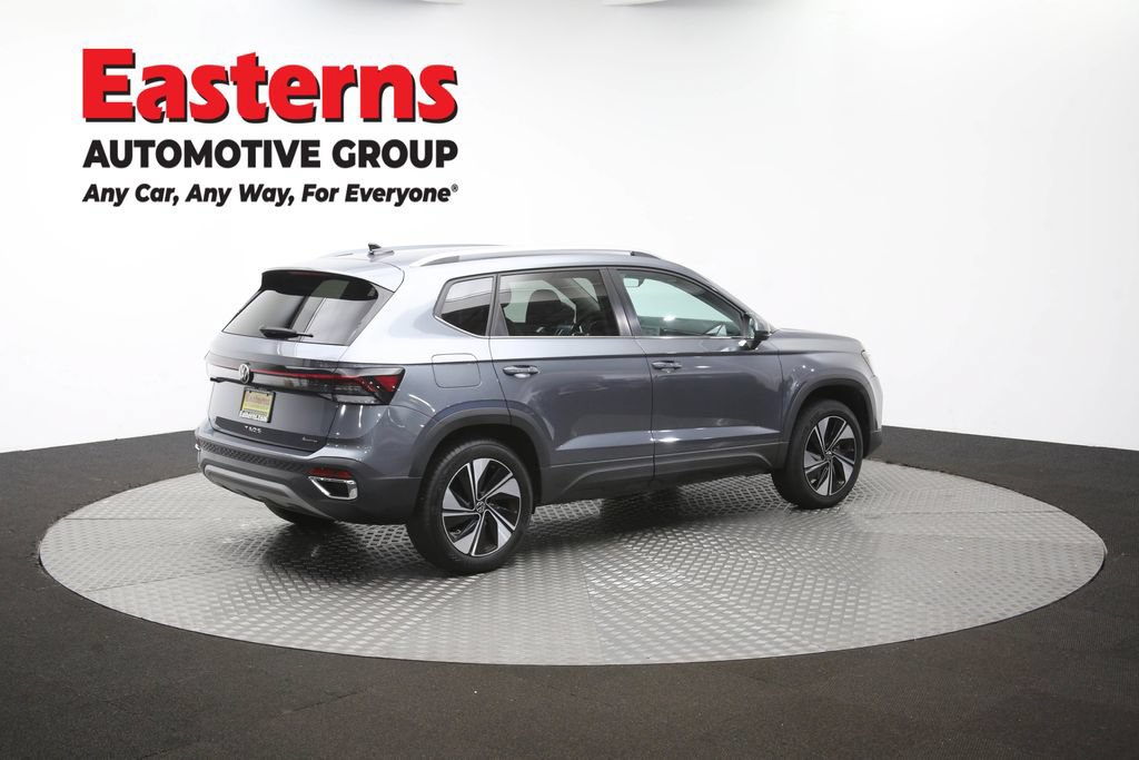 Used 2025 Volkswagen Taos SE AWD/4WD image 40