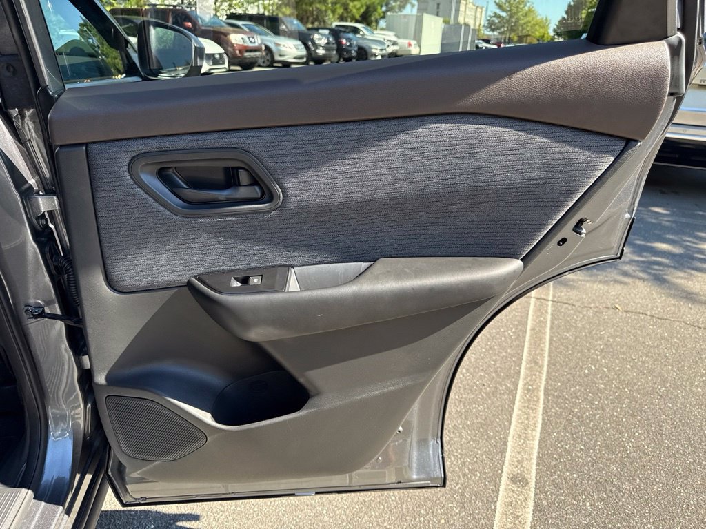 Used 2023 Nissan Rogue S FWD image 30