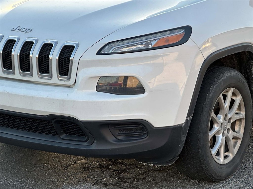 Used 2014 Jeep Cherokee Sport image 8