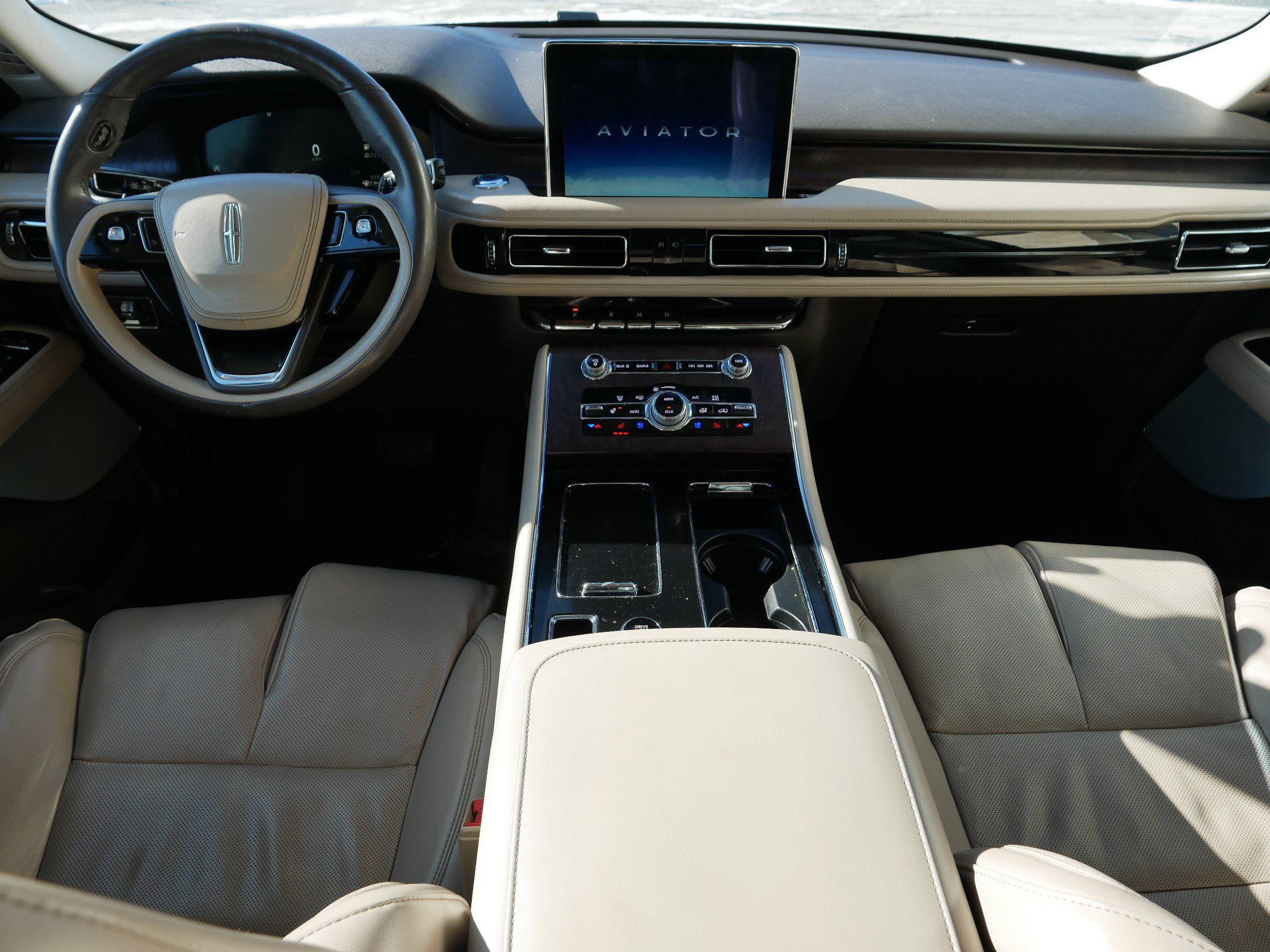 Used 2022 Lincoln Aviator Reserve w/ Equipment Group 201A AWD/4WD image 10