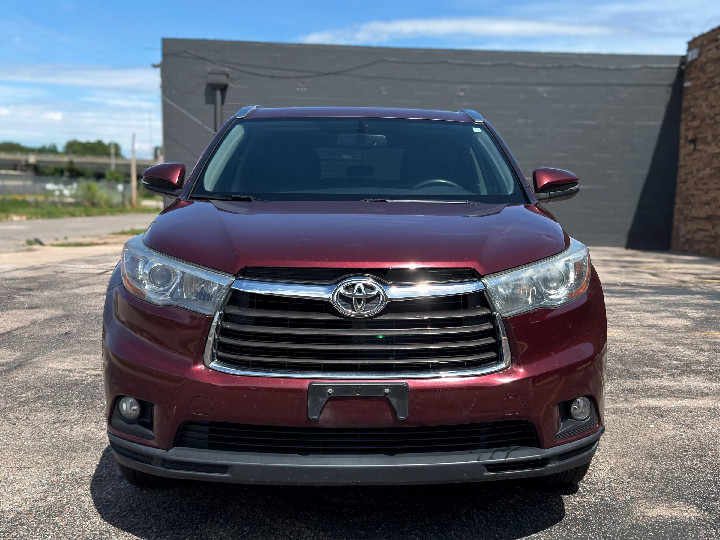 Used 2015 Toyota Highlander XLE FWD image 2