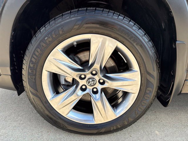Certified 2019 Toyota Highlander Limited Platinum AWD/4WD image 6