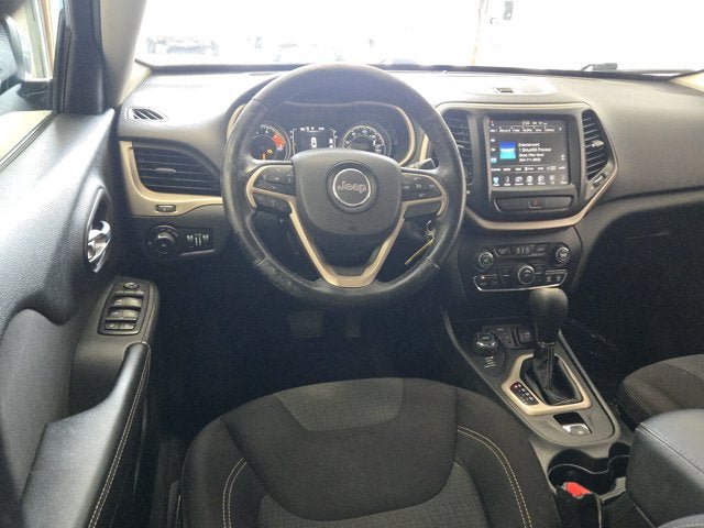 Used 2016 Jeep Cherokee Latitude w/ Cold Weather Group AWD/4WD image 15