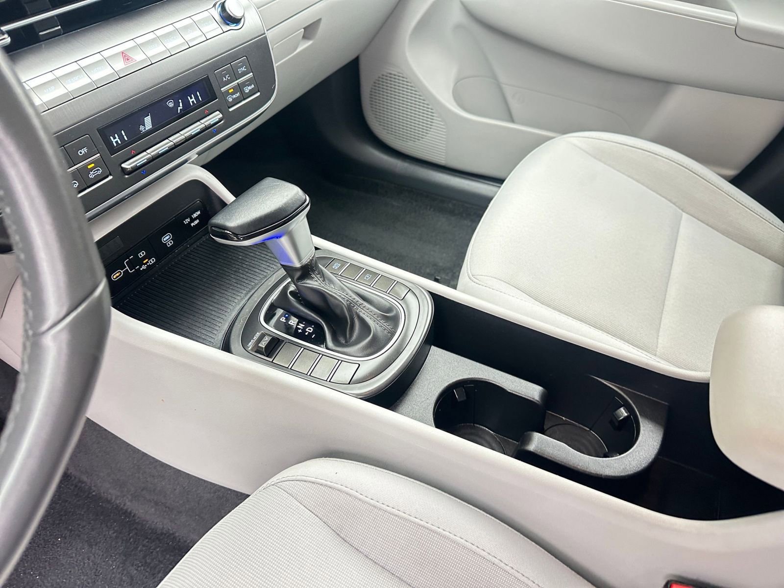 Used 2025 Hyundai Kona SEL image 41