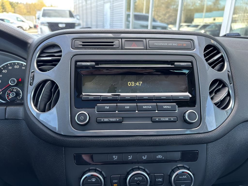 Used 2013 Volkswagen Tiguan S image 18