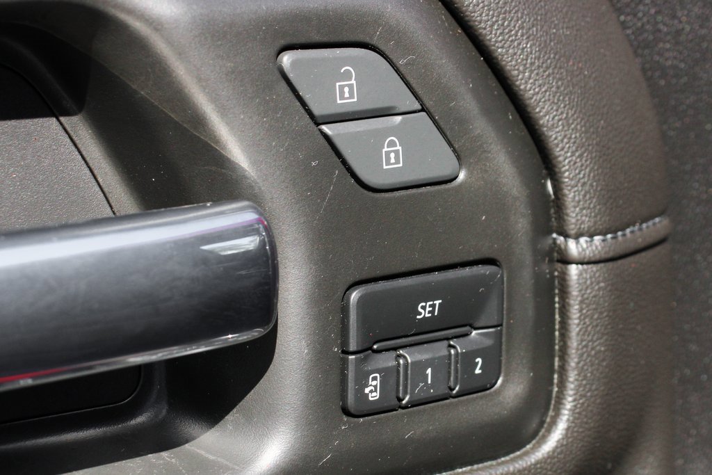 Used 2023 GMC Sierra 3500 Denali w/ Denali Ultimate Package image 16