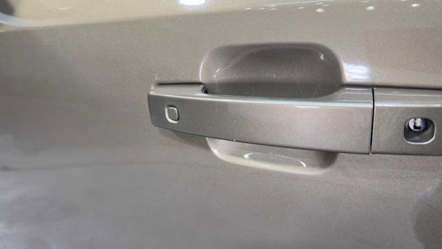 Used 2021 Land Rover Defender 110 X-Dynamic SE AWD/4WD image 12