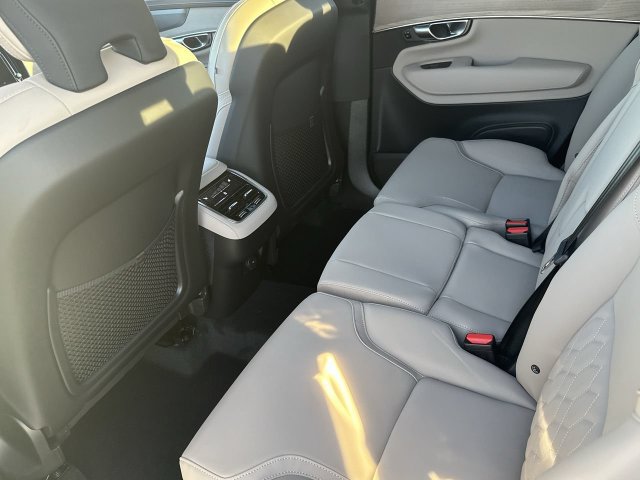 New 2026 Volvo XC90 B6 Plus w/ Protection Package Premier AWD/4WD image 17
