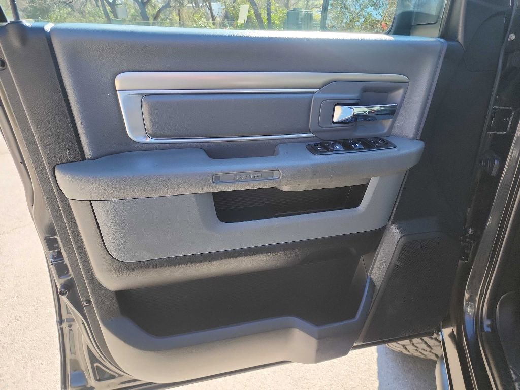 Used 2018 RAM 2500 SLT w/ Luxury Group image 16