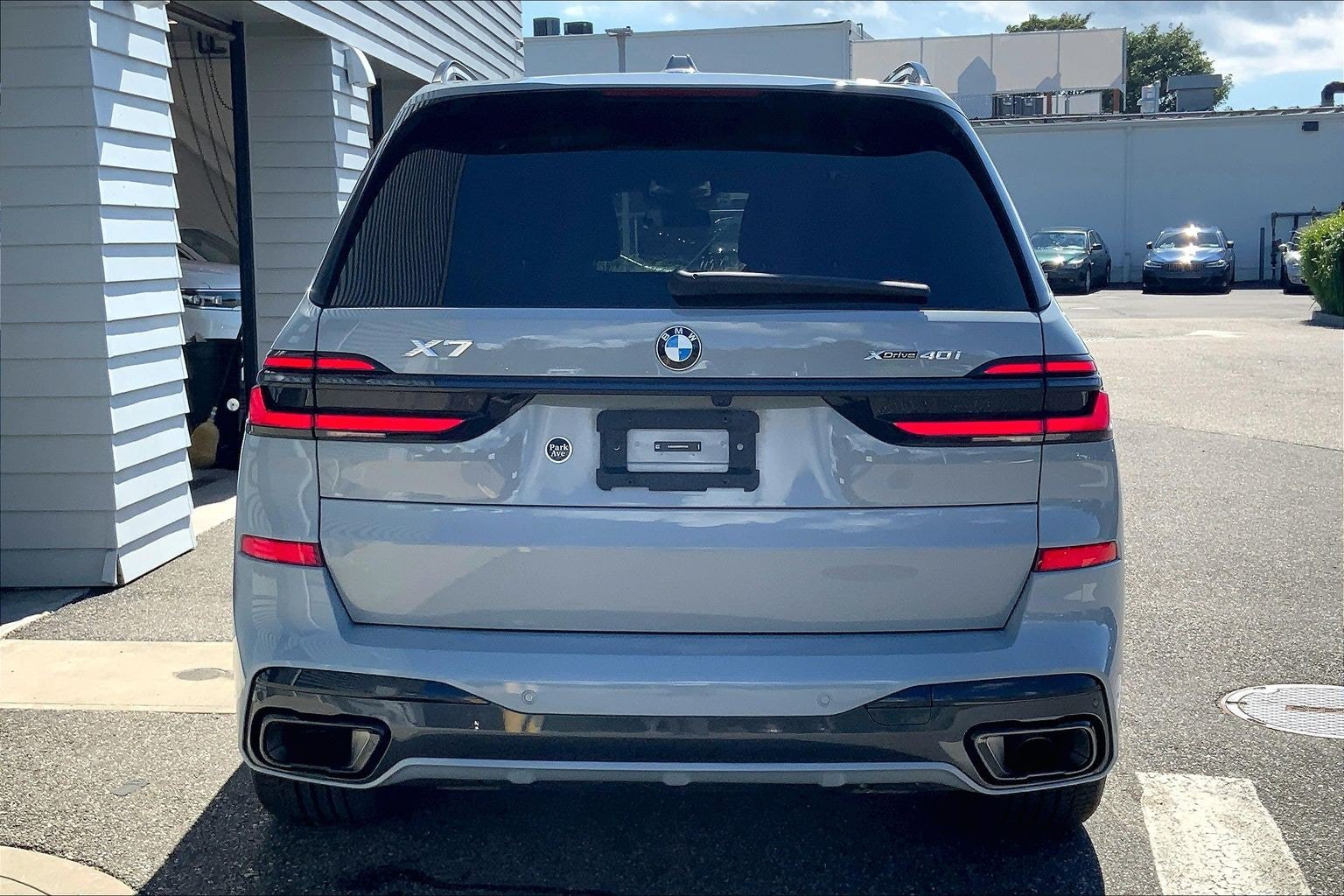 Used 2024 BMW X7 xDrive40i w/ M Sport Package AWD/4WD image 6