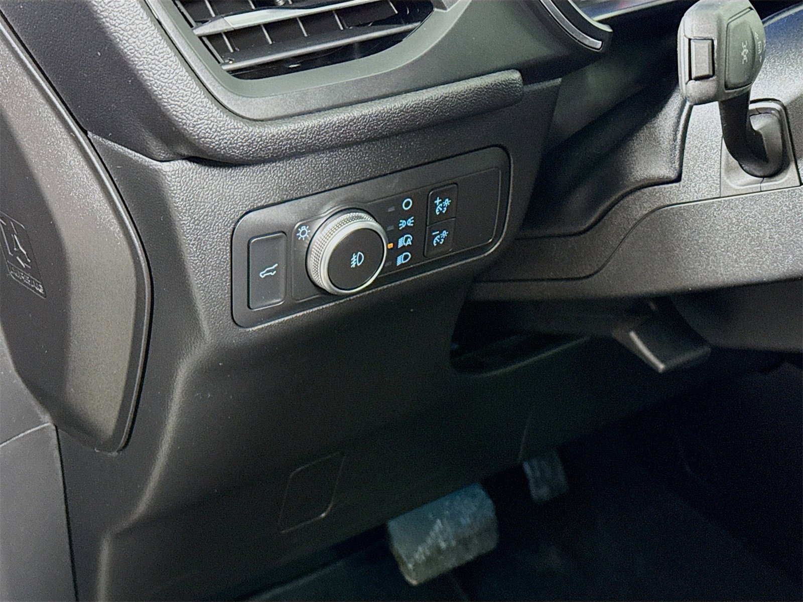 Used 2021 Ford Escape Titanium w/ Class II Trailer Tow Package image 8