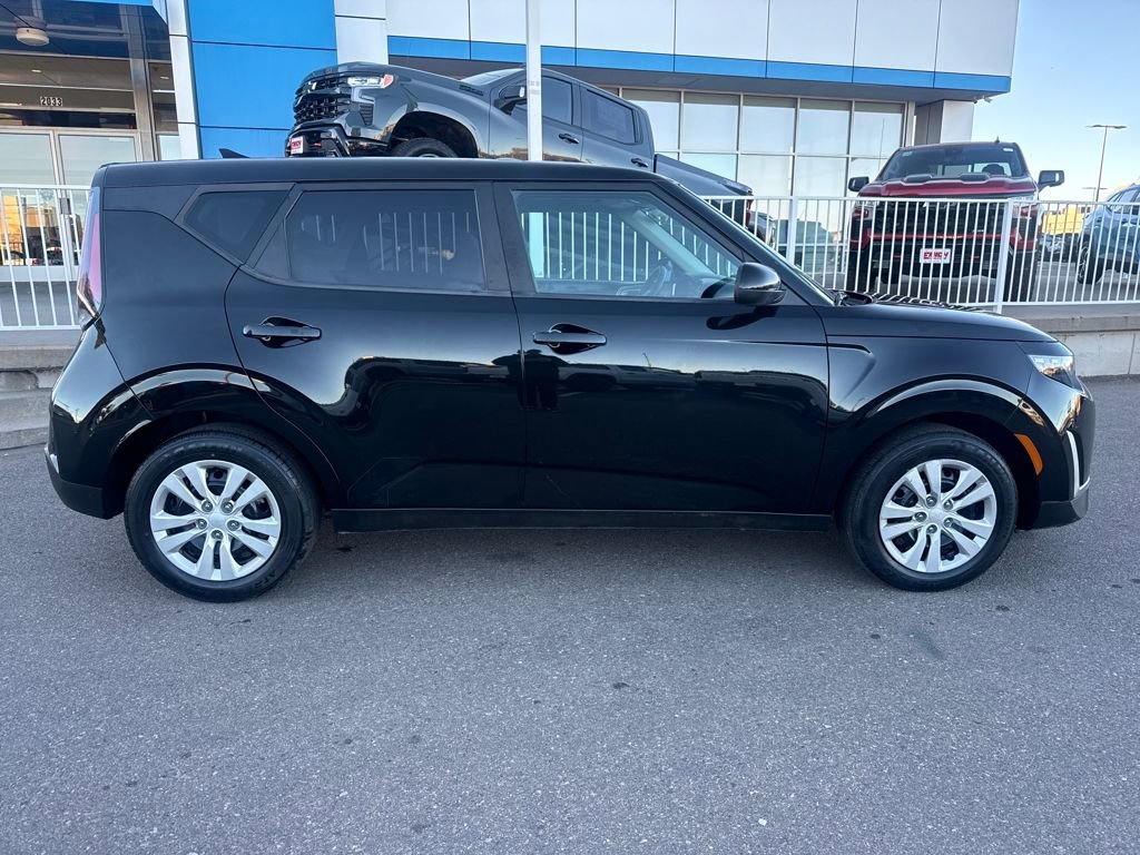 Used 2023 Kia Soul LX image 6