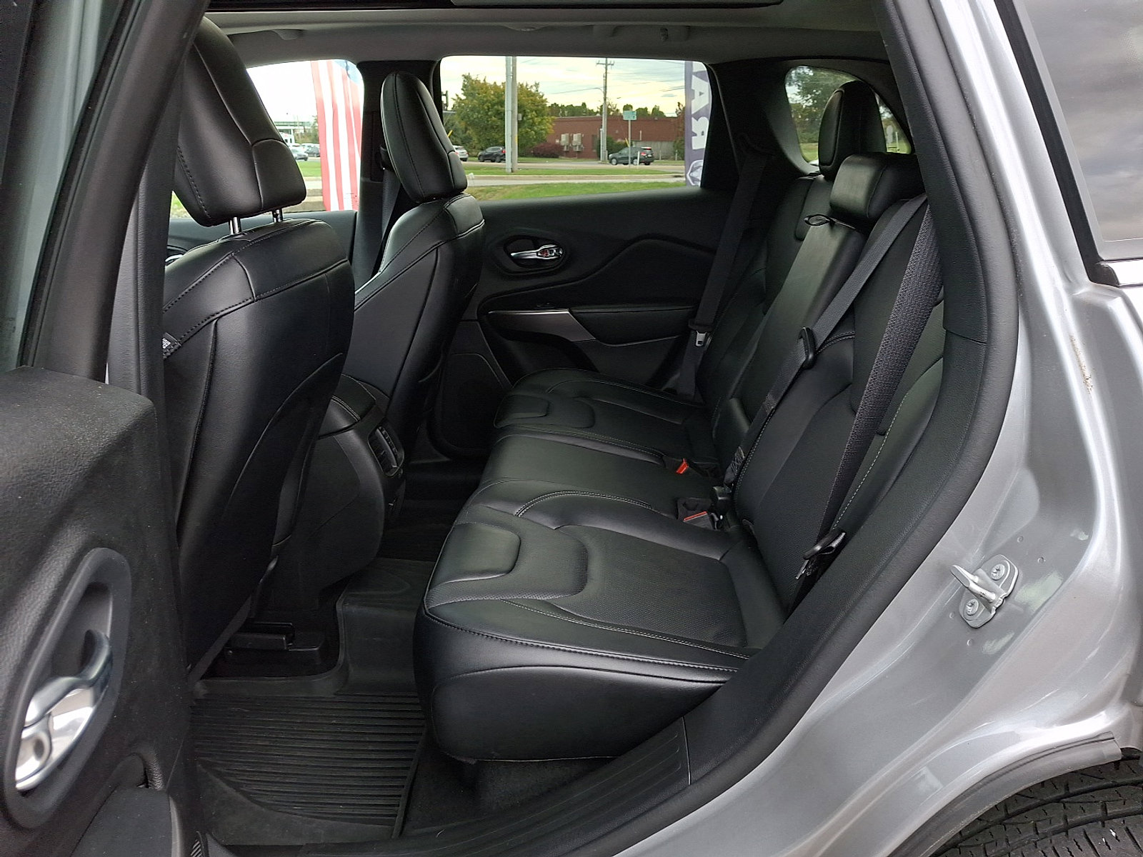 Certified 2022 Jeep Cherokee Latitude Lux w/ Sun & Sound Group image 12