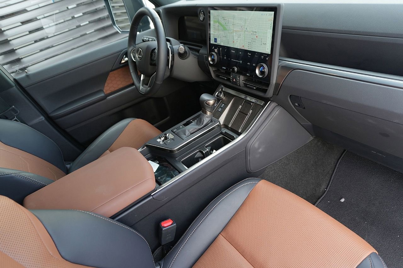 Used 2025 Lexus GX 550 image 10