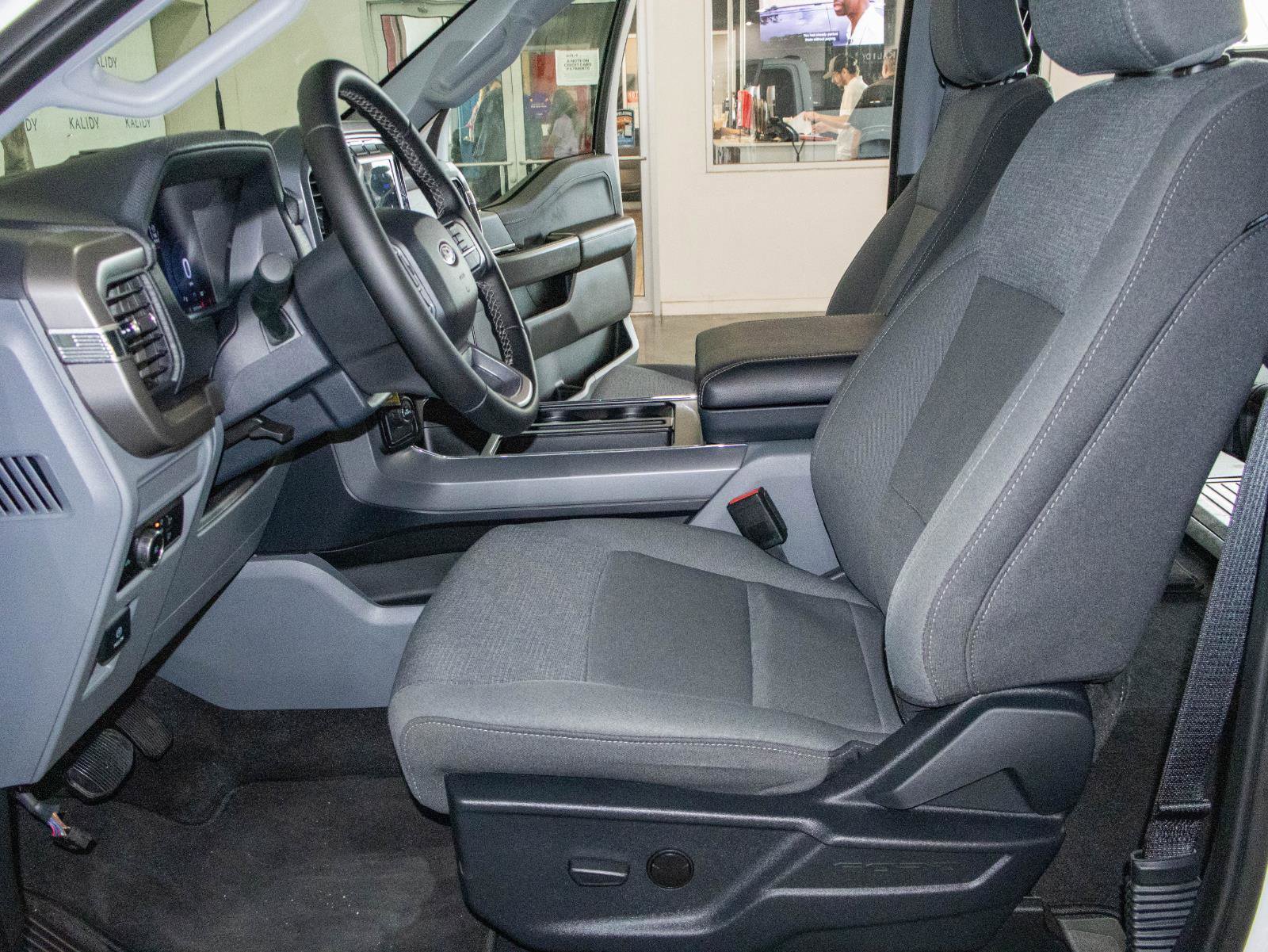 Used 2024 Ford F150 XLT w/ Mobile Office Package image 8