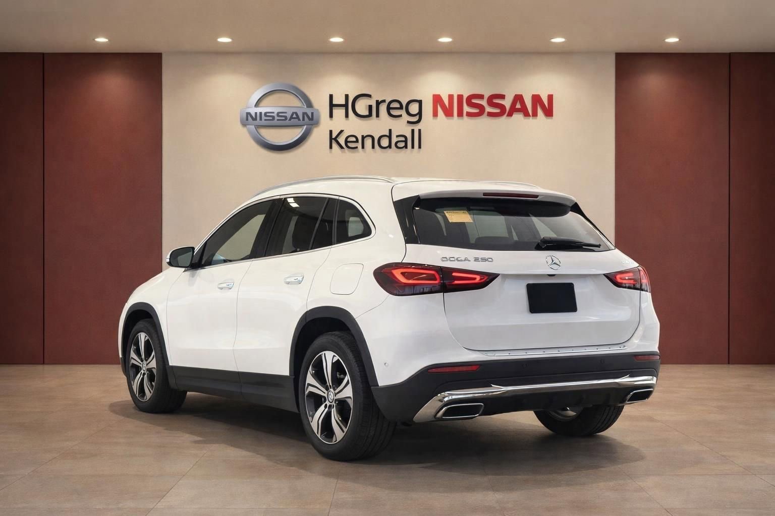 Used 2025 Mercedes-Benz GLA 250 4MATIC image 2