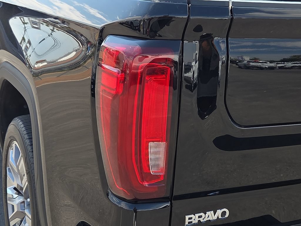 Used 2025 GMC Sierra 1500 Denali AWD/4WD image 9