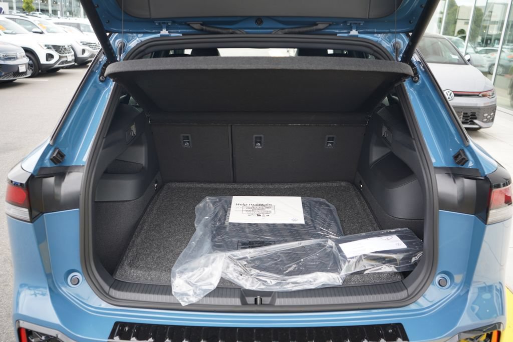 New 2026 Volkswagen Tiguan SE R-Line FWD image 11