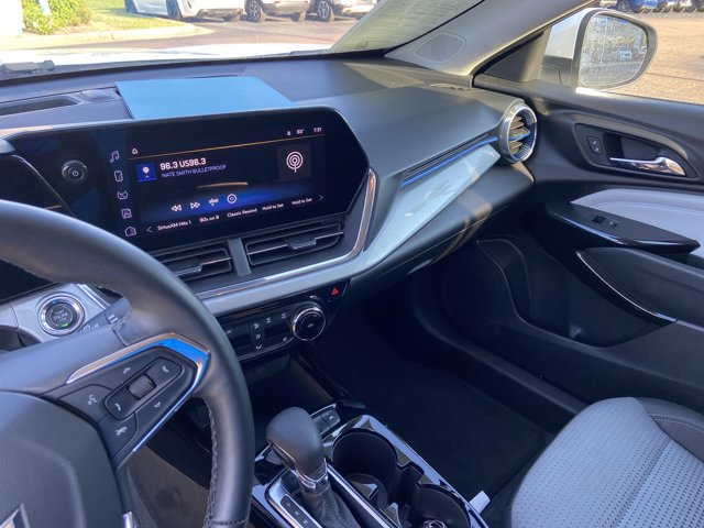 Used 2025 Chevrolet Trax LT w/ LT Convenience Package FWD image 22
