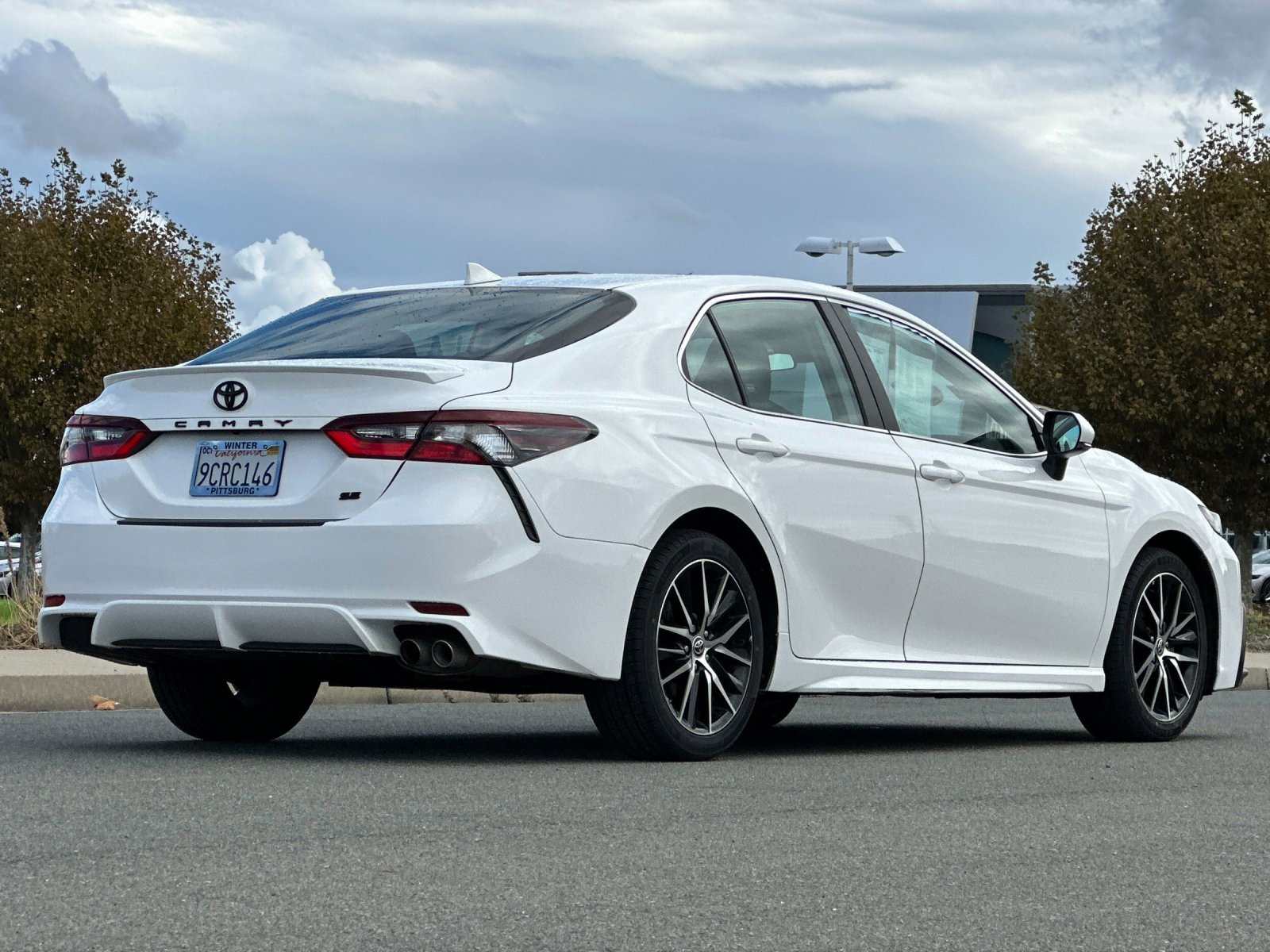 Used 2023 Toyota Camry SE image 4