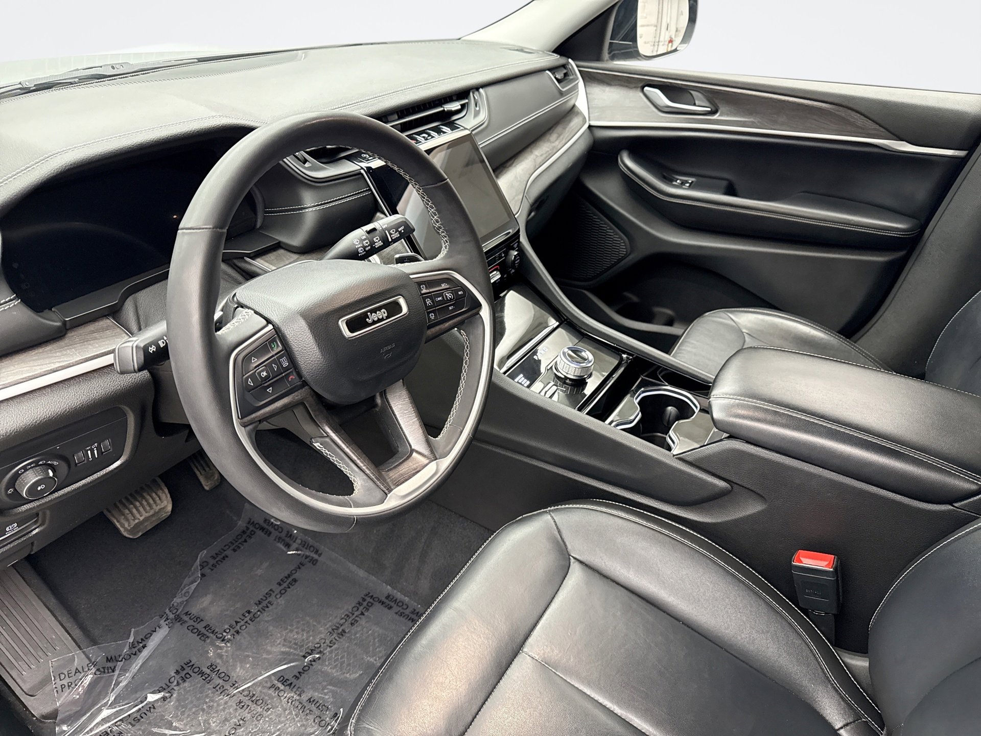 Used 2023 Jeep Grand Cherokee L Limited w/ Black Appearance Package image 10