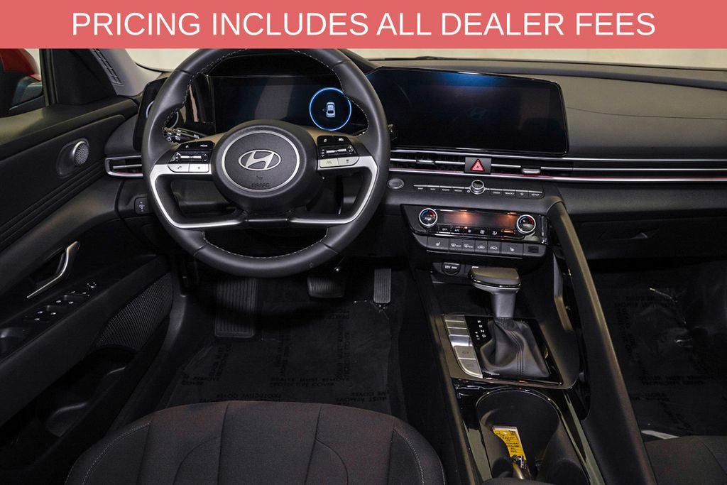 Used 2025 Hyundai Elantra SEL FWD image 6
