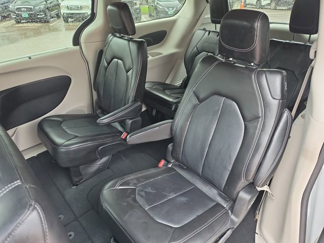 Used 2024 Chrysler Pacifica Touring-L FWD image 12