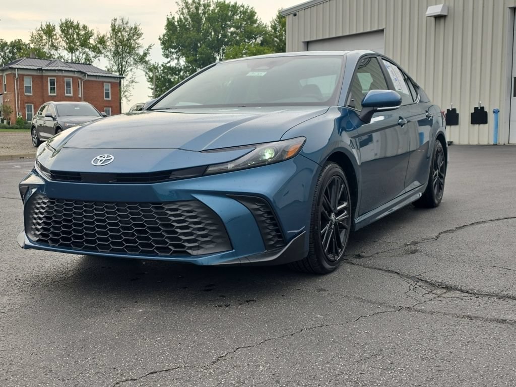 Used 2026 Toyota Camry SE w/ Convenience Package FWD image 3