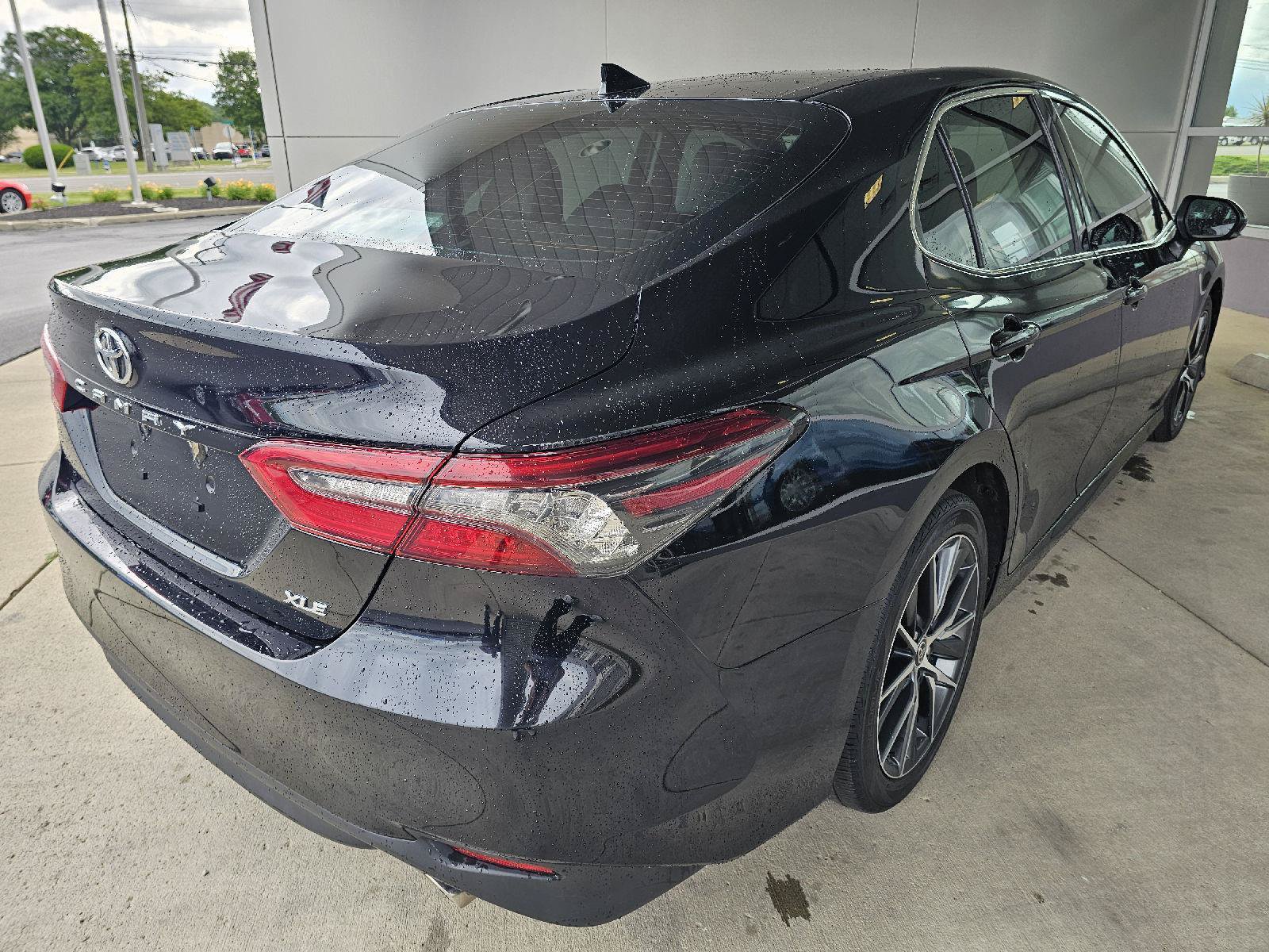 Used 2024 Toyota Camry XLE FWD image 5