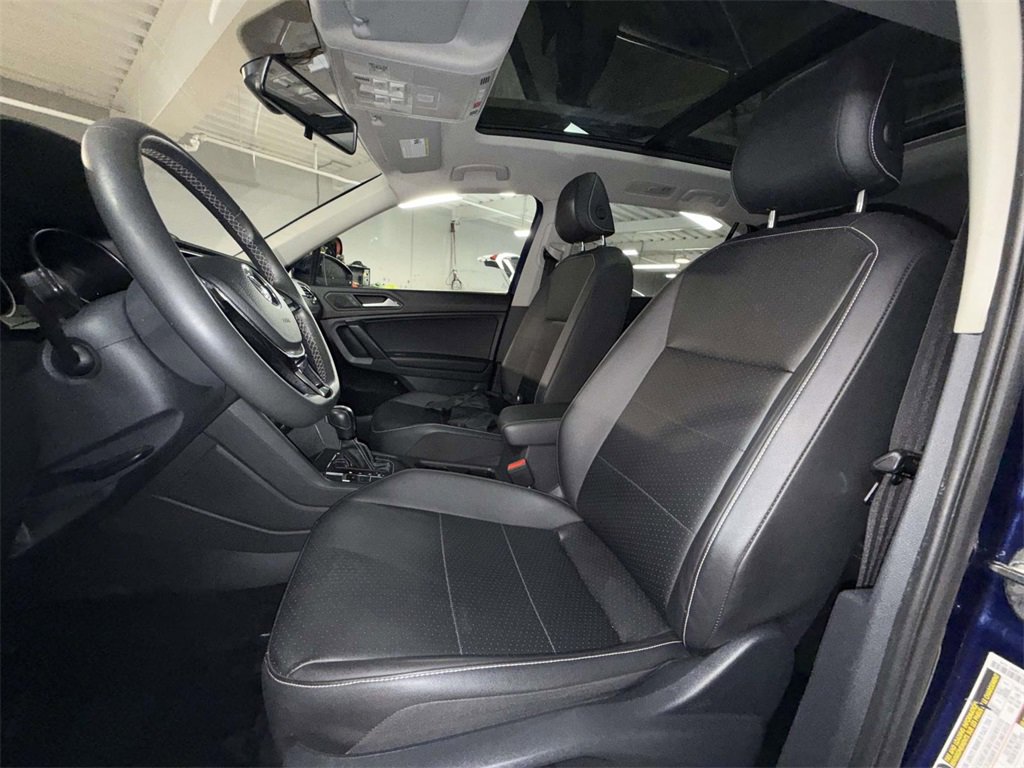 Used 2021 Volkswagen Tiguan SE image 2