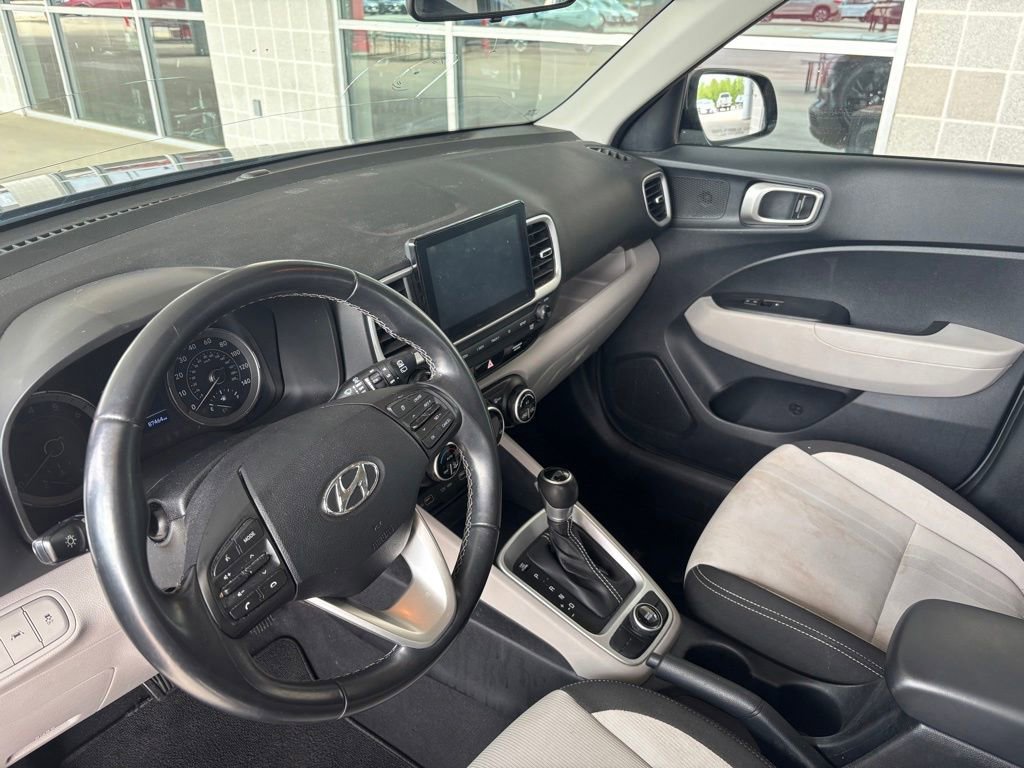 Used 2022 Hyundai Venue SEL FWD image 11