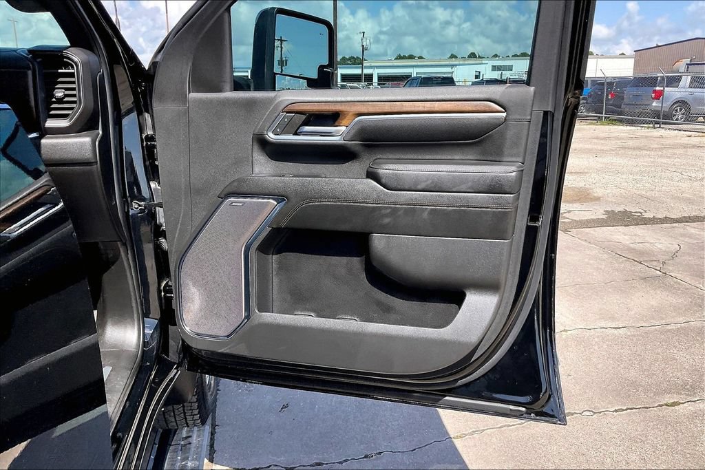 Used 2024 Chevrolet Silverado 3500 High Country w/ Technology Package AWD/4WD image 29