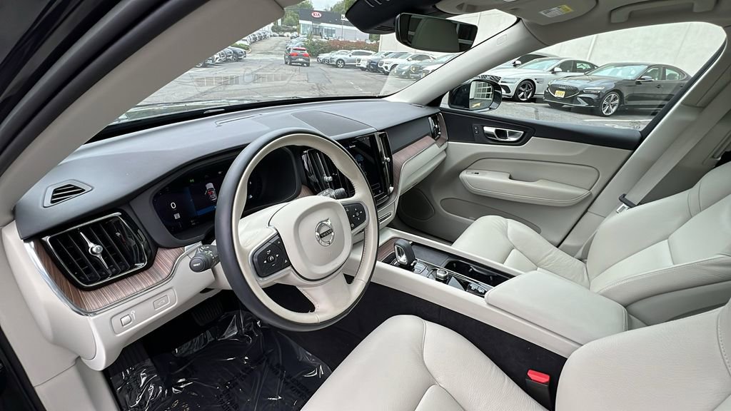 Used 2022 Volvo XC60 B5 Momentum w/ Climate Package image 25