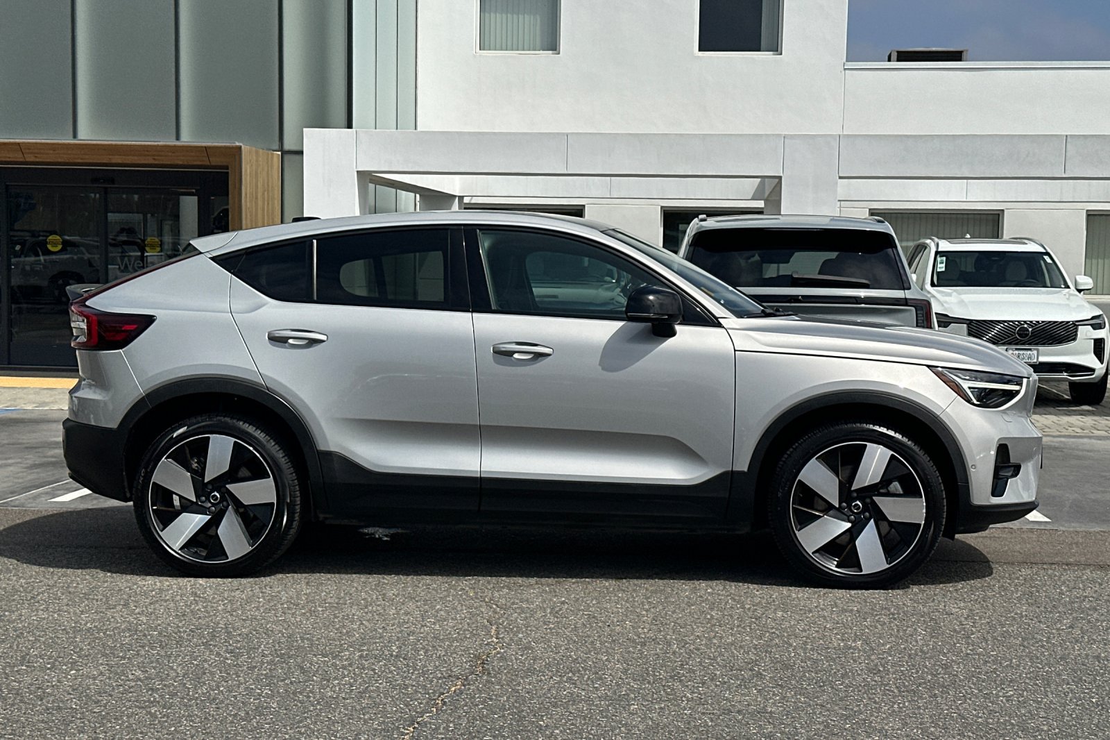 Certified 2023 Volvo C40 P8 Recharge Ultimate w/ Protection Package Premier AWD/4WD image 3
