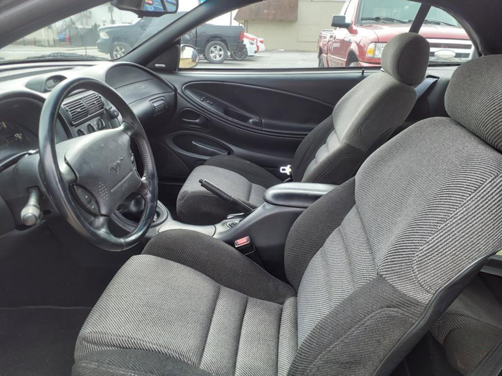 Used 1995 Ford Mustang GT image 2