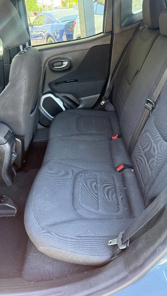 Used 2018 Jeep Renegade Latitude image 11