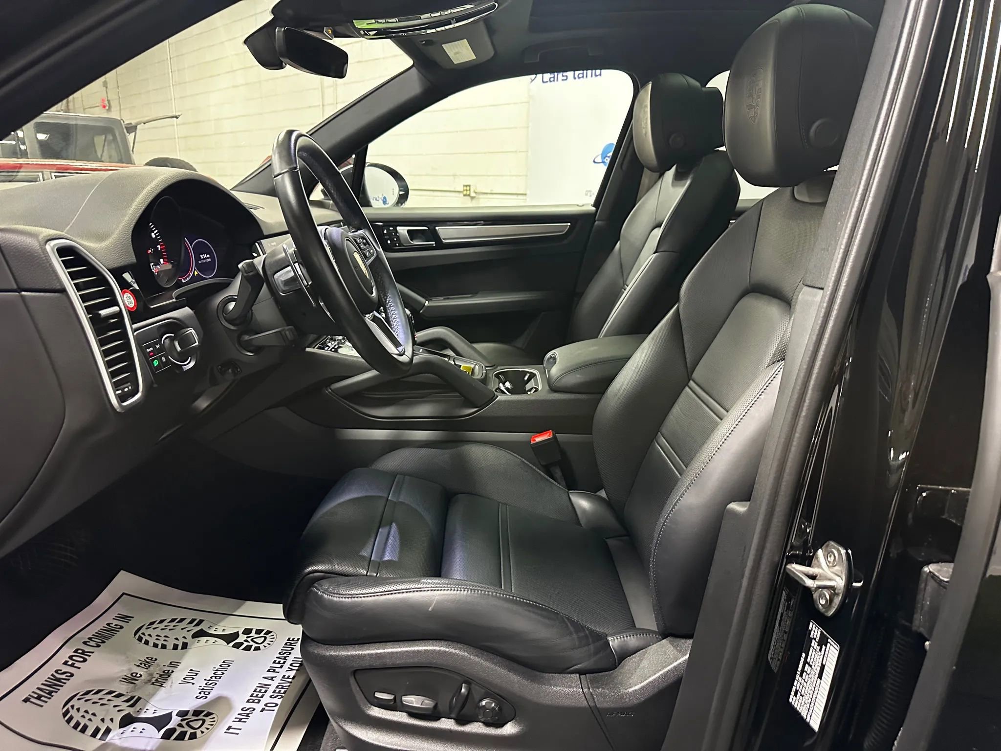 Used 2023 Porsche Cayenne image 10