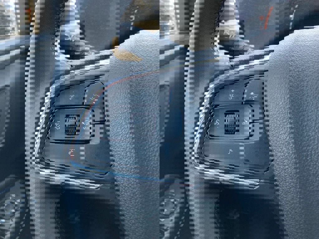 Used 2025 Buick Envista Sport Touring image 12