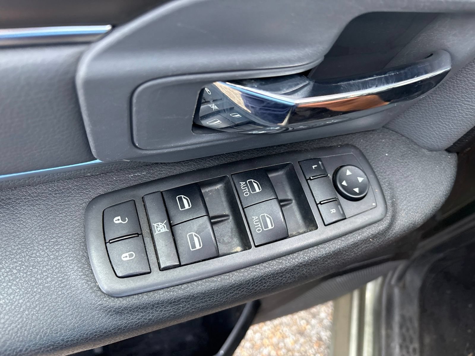 Used 2021 RAM 1500 Classic SLT AWD/4WD image 12
