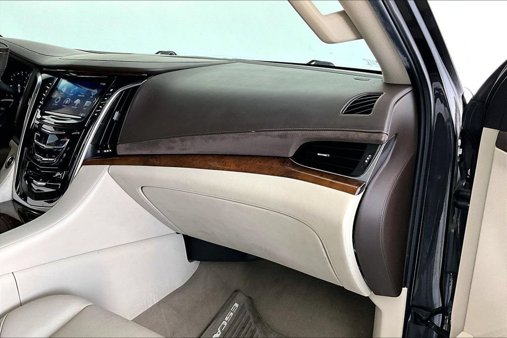 Used 2017 Cadillac Escalade Luxury AWD/4WD image 19
