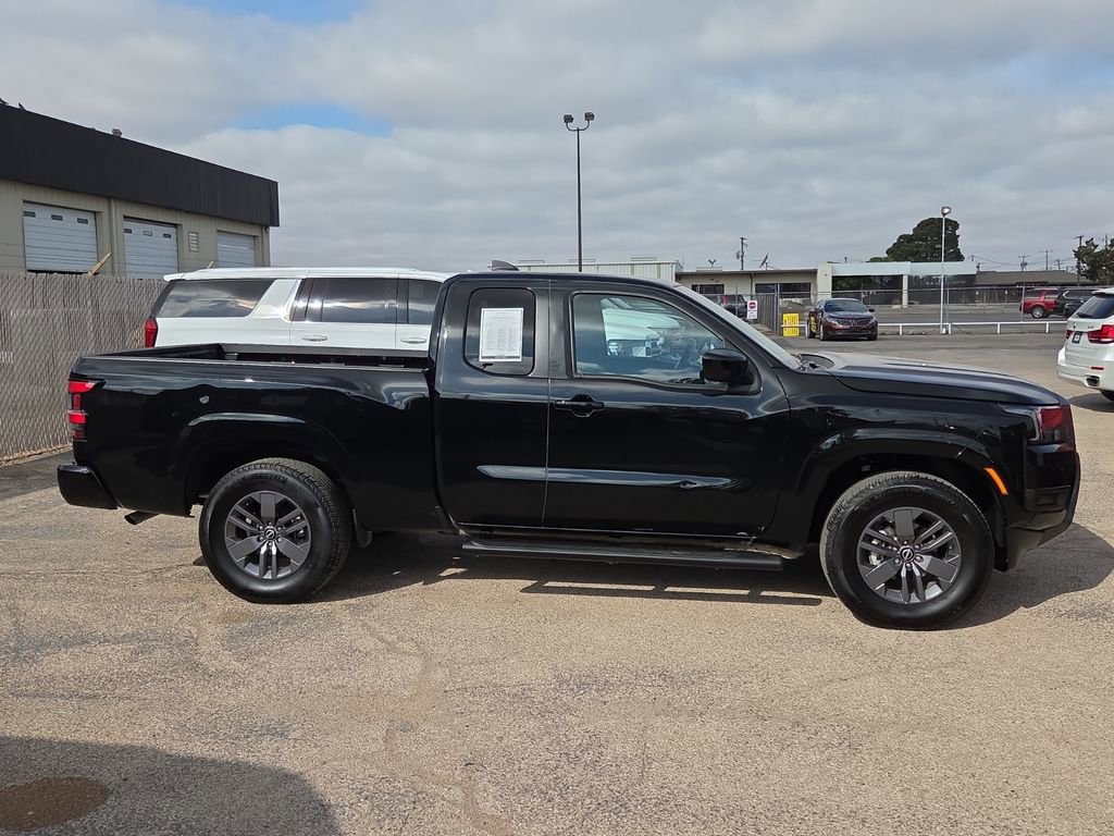 Used 2025 Nissan Frontier SV image 5